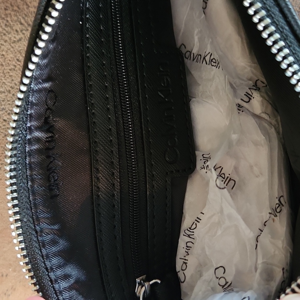 Calvin Klein Small Crossbody - Picture 5 of 8